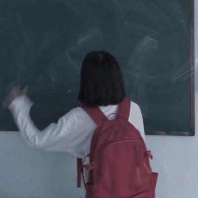初中女学生背影头像,什么不图的女孩真的什么都得不到