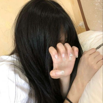 短发女生头像