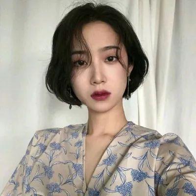 微信头像霸气好看的短发女生头像