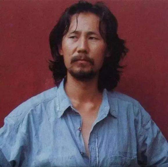 喝酒喝到家财散尽,妻子暴走,老来丧女的腾格尔如今悔了吗