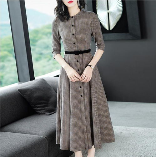 奔四女人这样穿衣服,女人味十足,比小姑娘有气质太多了