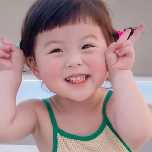 女生萌娃头像可爱超清宝宝吃手