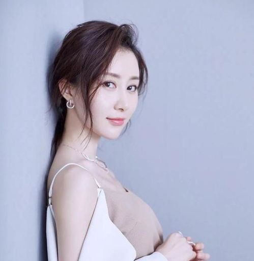 娱乐圈最干净的女星比韩雪还低调,十岁丧母,如今生活多姿多彩