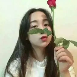 qq头像女生手在头上举东西的