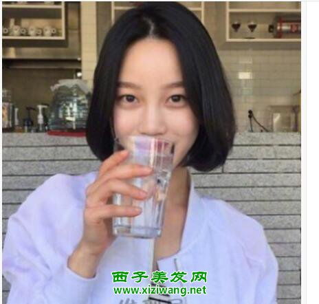 2019年中分短发女生发型图片女生中分短发就这样扎