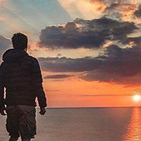 海滩黄昏背影头像男生微信头像图片大全