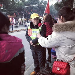 暖哭美女老师收匿名表白玫瑰转赠最可爱的人