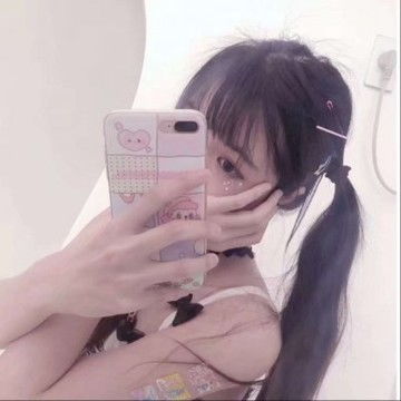 拿手机女生多人闺蜜头像
