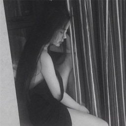 意境女生唯美清纯黑白头像陪我走到最后的也仅有我自己而已
