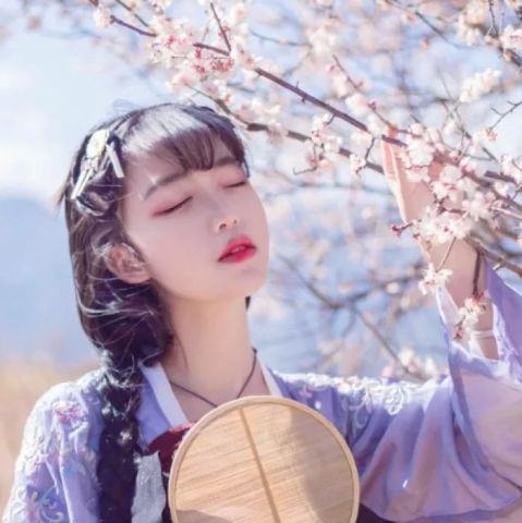 有一个人从校服陪你到婚纱