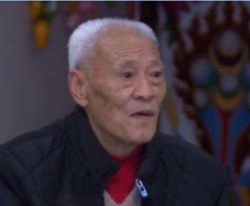 女子与老人再婚8年,照顾与儿女天差地别,老人谁对我好我给谁