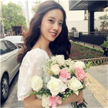 拿花女头像鲜花与美女你更爱哪一个