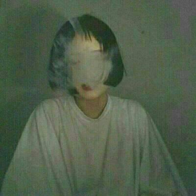 超拽霸气的抽烟女生qq头像伤感没名没份的醋吃着最酸