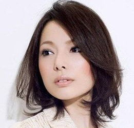 圆脸娃娃脸大眼睛正常肤色20岁女生适合烫哪种发型染什么颜色什么留海