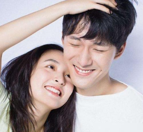 28岁吴倩带娃出行,疑事业巅峰期隐婚生女,孩子父亲还不承认