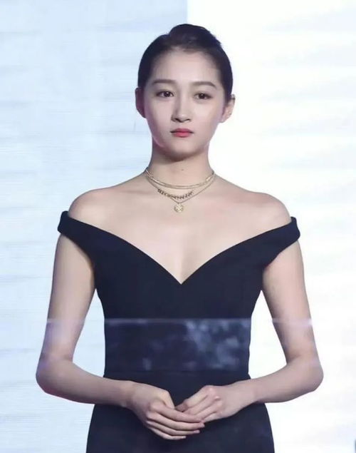 西装头像成熟稳重女关晓彤