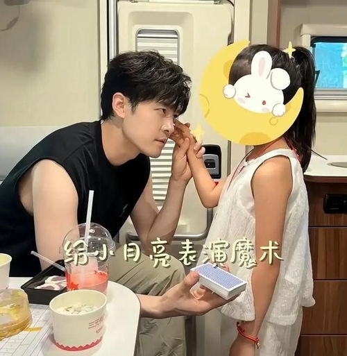 颖儿带娃探班,付辛博为女儿梳头一脸宠溺,小月亮四肢修长好漂亮