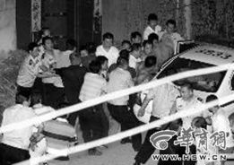 男子掐死邻家12岁女童将其扔进粪坑