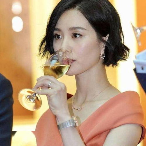 三位六零后兄弟约酒,一个小插曲儿,让场面变得很尴尬