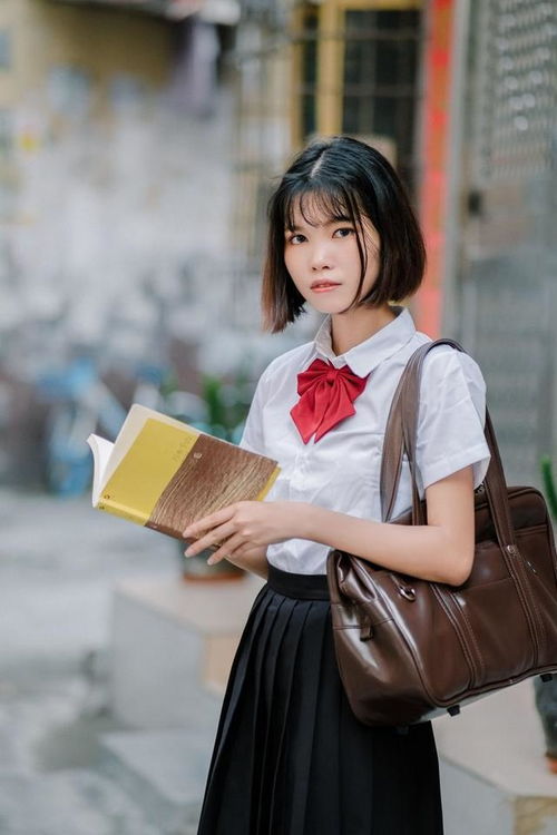 街拍短发jk短裙少女