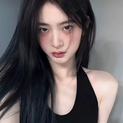 女头好不容易来趟人间要高兴一点哦