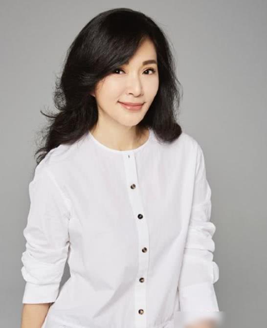 真正的台湾第一美人,内心却住着女汉子,今54岁依然单身