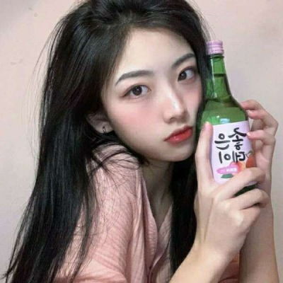 简单干净好看的女生头像爱与不爱都比不上相爱