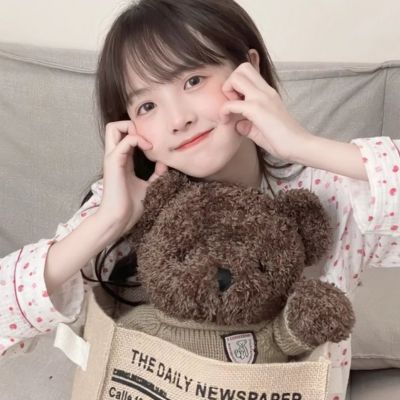 女生抱动物头像可爱萌2021最新你一定是某个人翘首以盼的惊喜