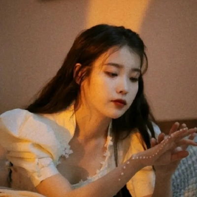 ins好运招财女头