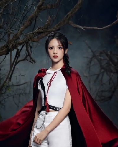 火箭少女暗黑系照片曝光,孟美岐眼神犀利,杨超越甜美,赖美云让人意外