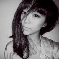 灰白伤感qq女生头像为何你总对我如此冷漠