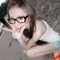 眼镜框女生头像