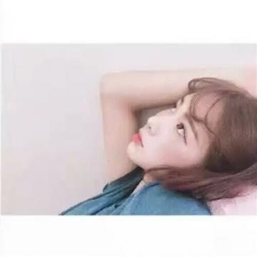 2020上下白边女生头像清新唯美心里有旧爱的男人碰不得