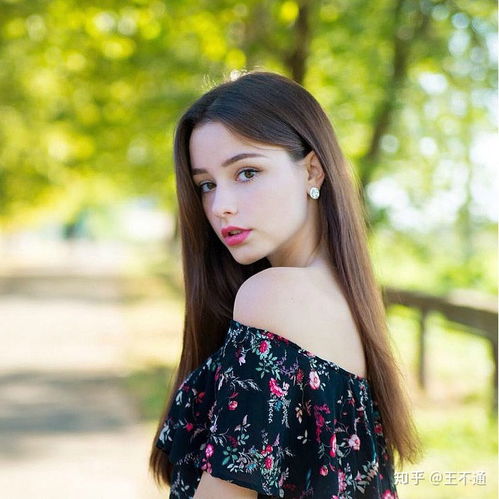 请问这个小姐姐是谁啊