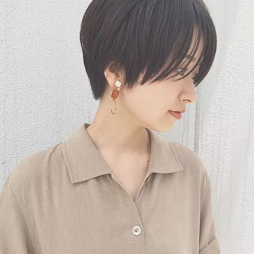 短发女生怎么穿都好看,头发越短越时髦
