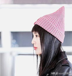 小神婆王紫璇现身机场,针织帽少女心爆棚,台步标准霸气侧漏