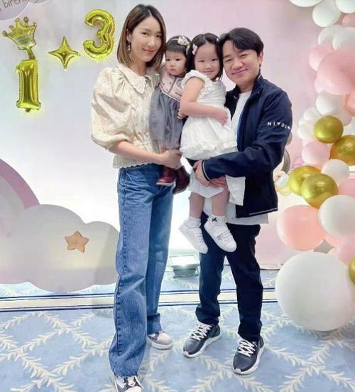 李亚男为王祖蓝庆生,与大女儿共唱生日歌,王祖蓝一脸陶醉
