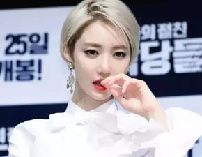 短发女人也可以性感和可爱