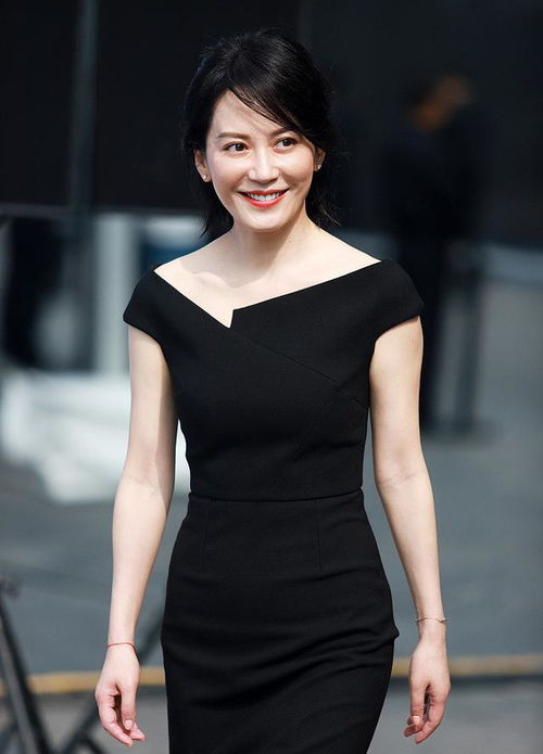 女人40岁一朵花袁泉和俞飞鸿同场比美,黑白配气场十足