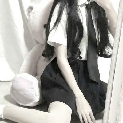 污污的头像真人女生