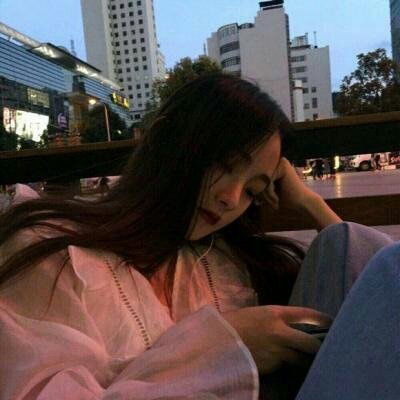 女王范儿高冷头像红衣
