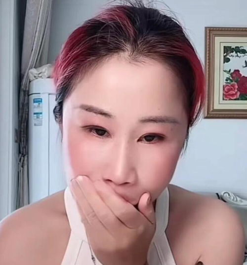 网红女主播太没底线,直播调侃918事件,被逮捕时狼狈不堪
