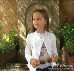 世界醉美少女9岁超模五官精致似洋娃娃