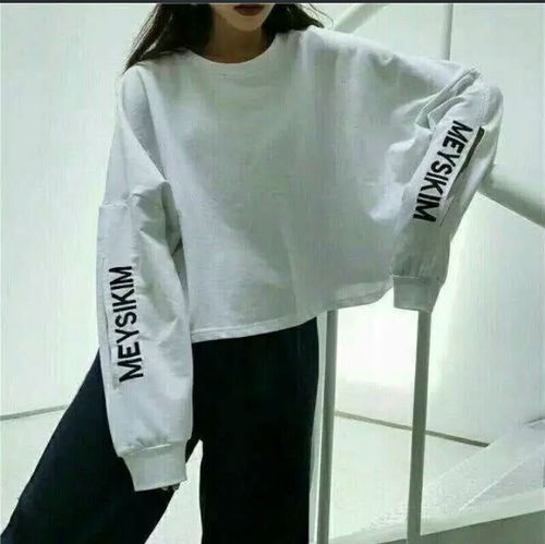 灰色头像女生霸气高领衫