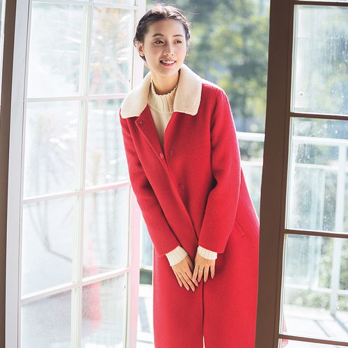 2019新春,女人都在穿红色大衣,显白又洋气,穿三年都不过时