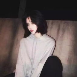 阴暗冰冷头像女女生