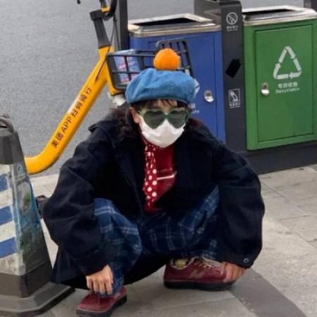 高傲冷漠女生侧面头像成熟与幼稚就那一念之间