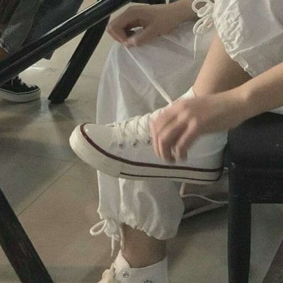 迪士尼公主不露脸女生头像文案