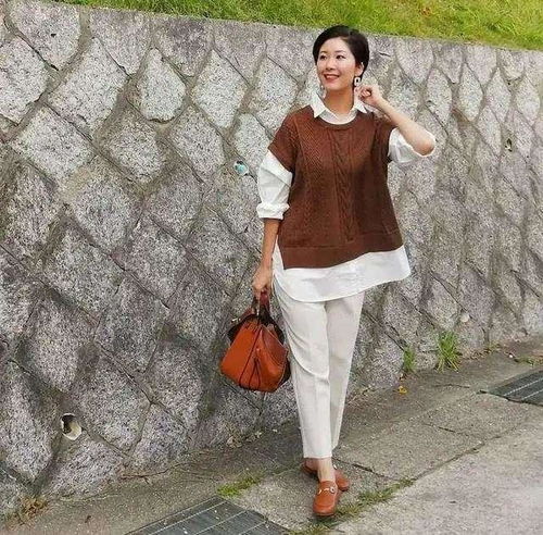四五十岁的女人别穿老年装了,土气又显老,这样穿才年轻气质
