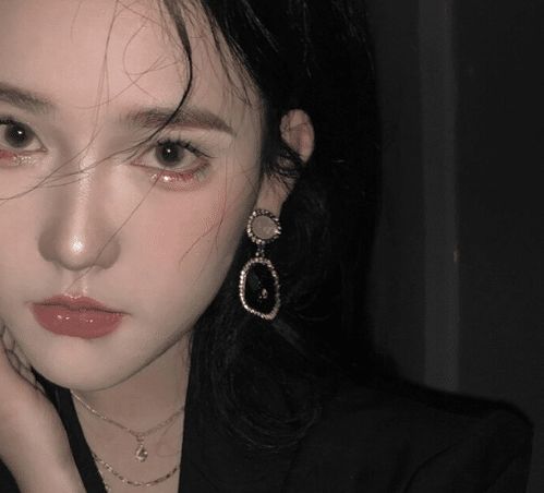 女生常有的3种坐姿,身材会越来越胖,大象腿早晚不招自来